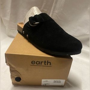 Ladies, Earth slip on clogs, size 10, black, comfort shoes, NWT